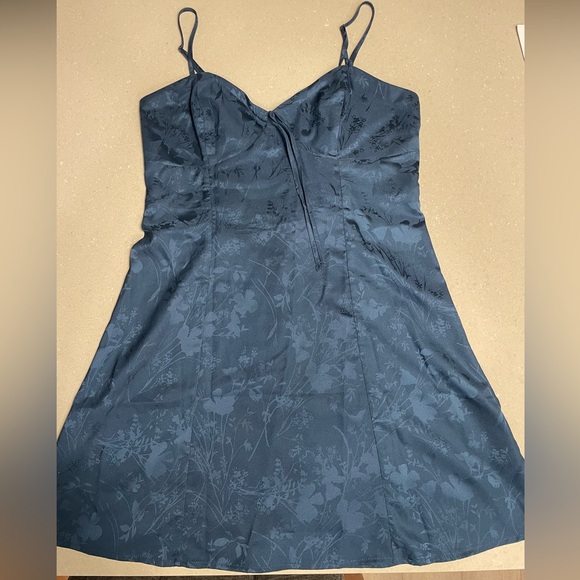 Semi Formal Garage Dress (NEW) - Picture 5 of 9